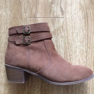 AMERICAN EAGLE OUTFITTERS  Vegan Suede Ankle Boot w Buckle Detail